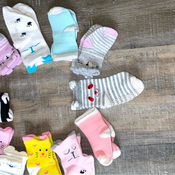 Lot of 12 Kitty & Miscellaneous Baby Socks - Picture 4 of 6